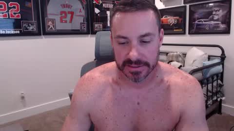 Snapshot of adventrs_fun chatting on April 21, 2026, 8:01 pm adventrs_fun online show from April 21, 2026, 8:01 pm