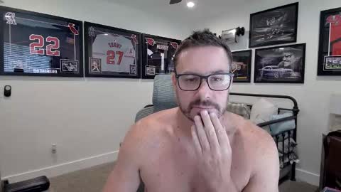 Snapshot of adventrs_fun chatting on May 6, 2026, 4:01 pm adventrs_fun online show from May 6, 2026, 4:01 pm