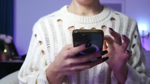 Aelia online show from October 13, 2025, 4:01 am