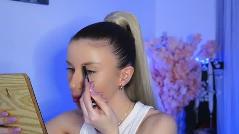 Snapshot of aelia_anara chatting on March 27, 2026, 6:29 pm Aelia online show from March 27, 2026, 6:29 pm