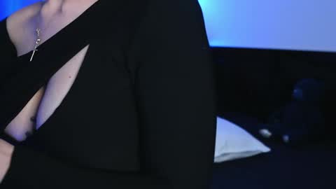 Snapshot of aelia_anara chatting on April 6, 2026, 5:25 pm Aelia online show from April 6, 2026, 5:25 pm