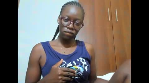 Snapshot of afro_pop chatting on February 5, 2025, 4:27 am Leah online show from February 5, 2025, 4:27 am