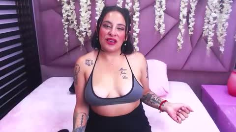 afroditaowen_ online show from October 24, 2025, 11:39 am