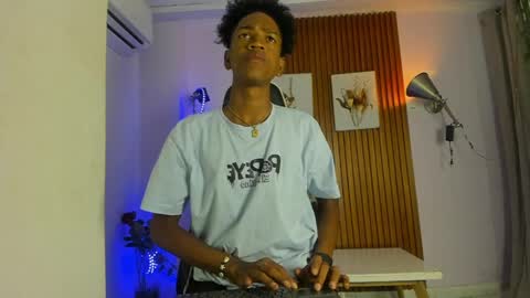 Snapshot of afrowayuu chatting on May 19, 2026, 5:52 pm afrowayuu online show from May 19, 2026, 5:52 pm