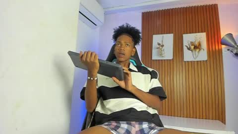 Snapshot of afrowayuu chatting on May 20, 2026, 5:52 pm afrowayuu online show from May 20, 2026, 5:52 pm