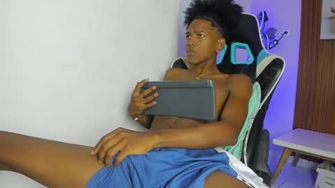 Snapshot of afrowayuu chatting on May 21, 2026, 6:15 pm afrowayuu online show from May 21, 2026, 6:15 pm