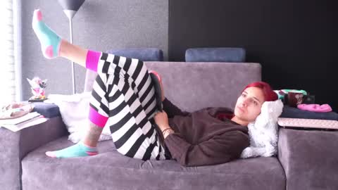 Agata Collinss online show from September 20, 2025, 2:07 pm