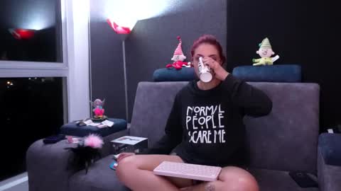 Agata Collinss online show from December 5, 2025, 8:01 am