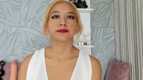 Agatadelphine online show from October 6, 2025, 1:08 pm