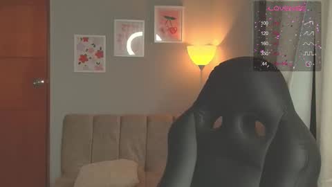 Snapshot of agatha_riccie chatting on March 4, 2026, 5:57 am Cat online show from March 4, 2026, 5:57 am