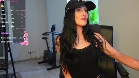 Snapshot of agelina_summer chatting on June 3, 2026, 2:33 pm Agelina Lilly Laura online show from June 3, 2026, 2:33 pm