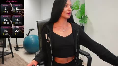 Snapshot of agelina_summer chatting on June 6, 2026, 9:36 am Agelina Lilly Laura online show from June 6, 2026, 9:36 am