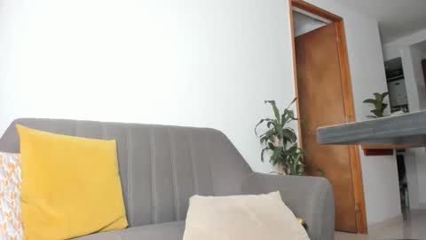 Sara Mesa online show from October 25, 2025, 4:42 am