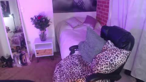 Snapshot of agnes_blackmore chatting on July 22, 2026, 11:46 am Lily online show from July 22, 2026, 11:46 am