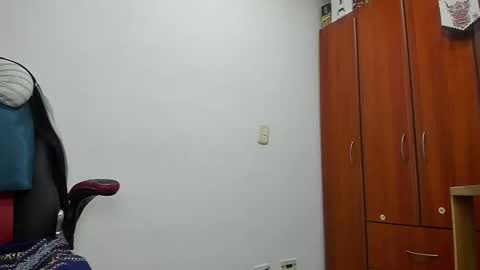 Agustin online show from November 26, 2025, 7:04 pm