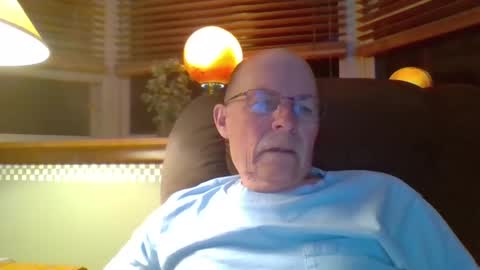 aguynrkfrd online show from October 2, 2025, 9:27 am