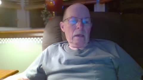 aguynrkfrd online show from October 15, 2025, 8:58 am