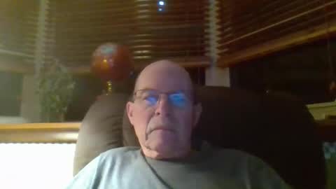 aguynrkfrd online show from December 4, 2025, 9:40 am