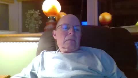 aguynrkfrd online show from April 29, 2026, 9:35 am