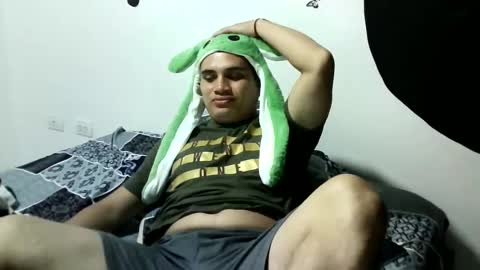 Snapshot of ahntony__69 chatting on January 19, 2025, 4:33 am ahntony 69 online show from January 19, 2025, 4:33 am