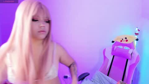 Ahri help me get to 100  online show from October 6, 2025, 4:32 am