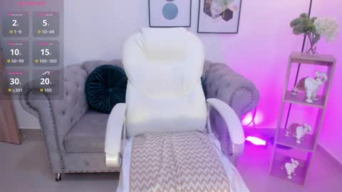 AIDA ADAMS online show from November 25, 2025, 1:11 pm