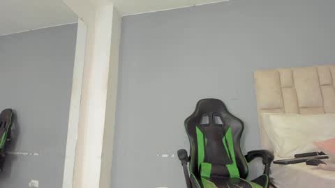 karoline  online show from December 30, 2024, 8:15 pm