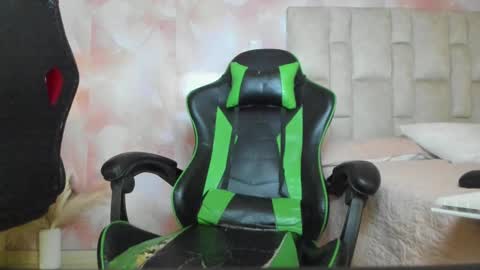 karoline  online show from March 11, 2025, 11:37 pm