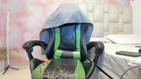 karoline  online show from September 26, 2025, 4:33 pm