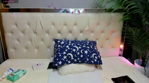 Snapshot of aidan_twink chatting on October 30, 2025, 10:43 pm AIDAN online show from October 30, 2025, 10:43 pm