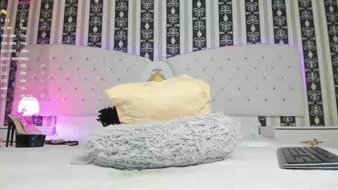 aidasina online show from March 5, 2025, 2:14 am