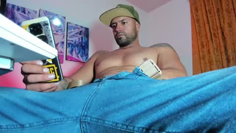 Snapshot of aidenbrites chatting on December 17, 2024, 6:24 am Aiden Brites online show from December 17, 2024, 6:24 am