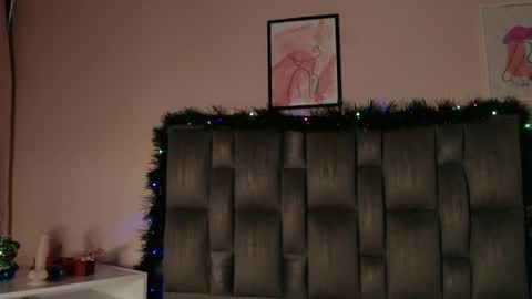 Snapshot of aiilynn_1 chatting on December 18, 2025, 9:43 pm Ailyn online show from December 18, 2025, 9:43 pm