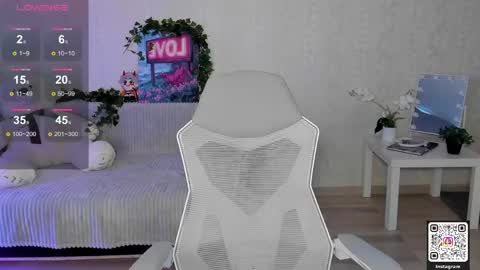 Lynn online show from April 14, 2026, 7:14 am