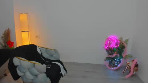 Snapshot of aileen_stone chatting on December 1, 2025, 4:23 pm Aileen online show from December 1, 2025, 4:23 pm