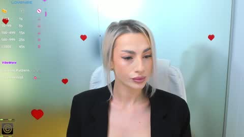 Snapshot of aileen_williams chatting on November 25, 2025, 8:36 am Allie online show from November 25, 2025, 8:36 am