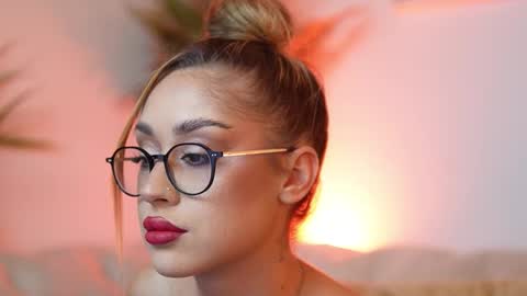 Snapshot of aileenaxa chatting on October 14, 2025, 7:36 pm Aileen online show from October 14, 2025, 7:36 pm