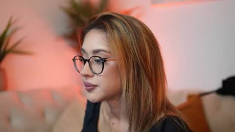 Snapshot of aileenaxa chatting on October 23, 2025, 6:39 pm Aileen online show from October 23, 2025, 6:39 pm