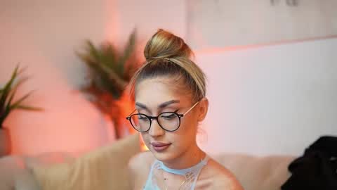 Snapshot of aileenaxa chatting on October 28, 2025, 7:38 pm Aileen online show from October 28, 2025, 7:38 pm