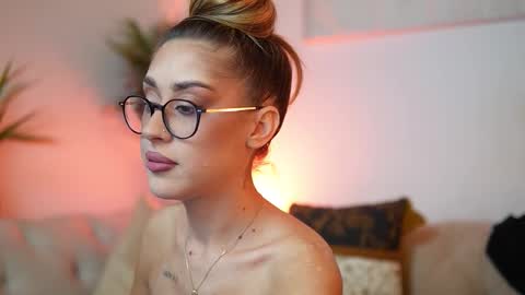 Snapshot of aileenaxa chatting on November 13, 2025, 7:46 pm Aileen online show from November 13, 2025, 7:46 pm