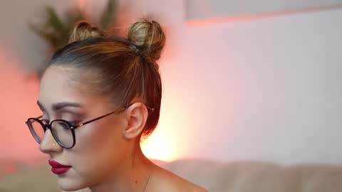 Snapshot of aileenaxa chatting on November 20, 2025, 7:57 pm Aileen online show from November 20, 2025, 7:57 pm