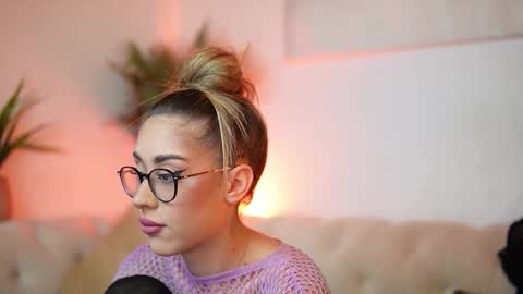 Snapshot of aileenaxa chatting on November 22, 2025, 8:30 pm Aileen online show from November 22, 2025, 8:30 pm