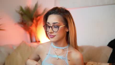 Snapshot of aileenaxa chatting on November 23, 2025, 8:30 pm Aileen online show from November 23, 2025, 8:30 pm