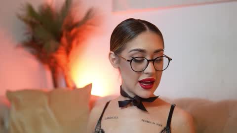 Snapshot of aileenaxa chatting on November 24, 2025, 8:08 pm Aileen online show from November 24, 2025, 8:08 pm