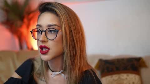 Snapshot of aileenaxa chatting on November 26, 2025, 8:32 pm Aileen online show from November 26, 2025, 8:32 pm