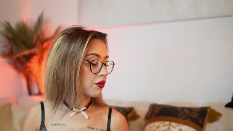 Snapshot of aileenaxa chatting on December 1, 2025, 7:19 pm Aileen online show from December 1, 2025, 7:19 pm