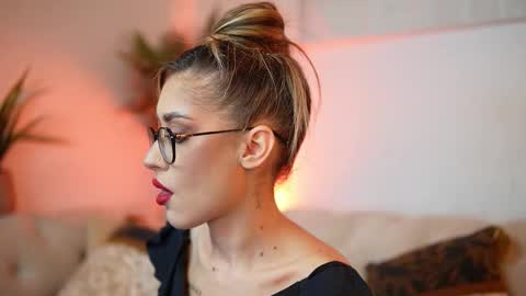 Snapshot of aileenaxa chatting on December 2, 2025, 8:04 pm Aileen online show from December 2, 2025, 8:04 pm