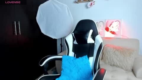 Ailyn  online show from May 5, 2026, 4:09 am