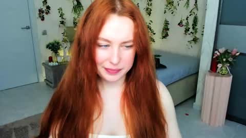 Snapshot of airysilhouette chatting on May 5, 2026, 4:09 am Louise online show from May 5, 2026, 4:09 am