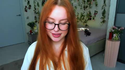 Snapshot of airysilhouette chatting on May 23, 2026, 4:39 am Louise online show from May 23, 2026, 4:39 am